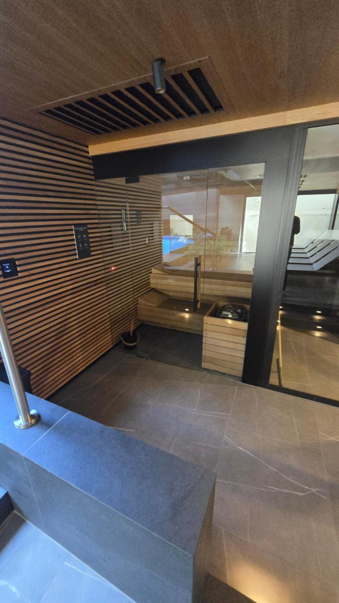 Luxury Vistula Old Town Apartments: Spa, Sauna & Pool Retreat Krakow Exterior photo
